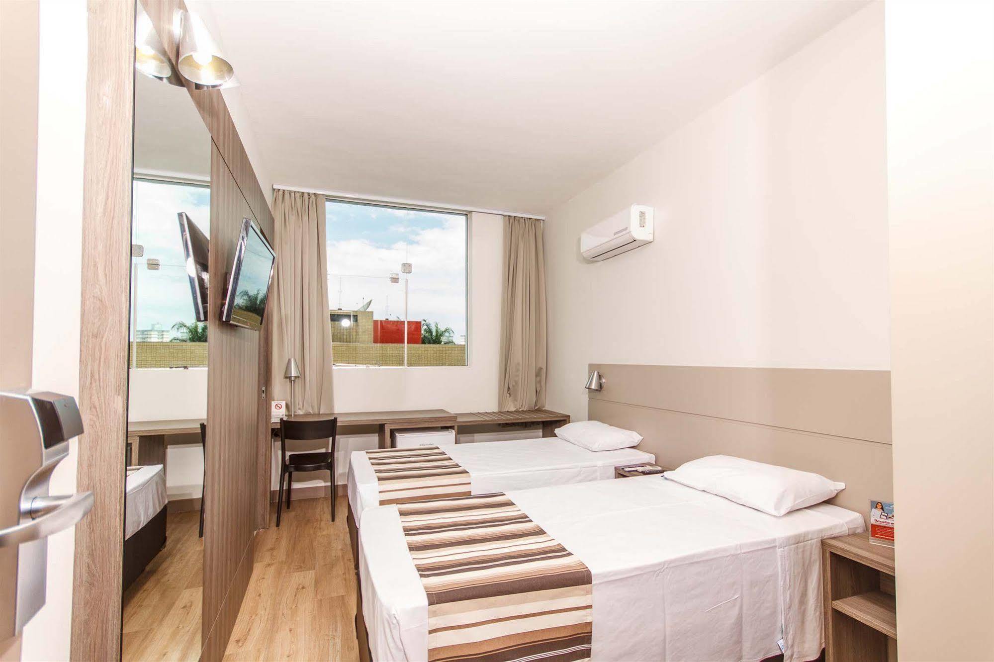Hotel Valerim Itajai / Navegantes Exterior photo